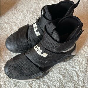 Nike Lebron size 7